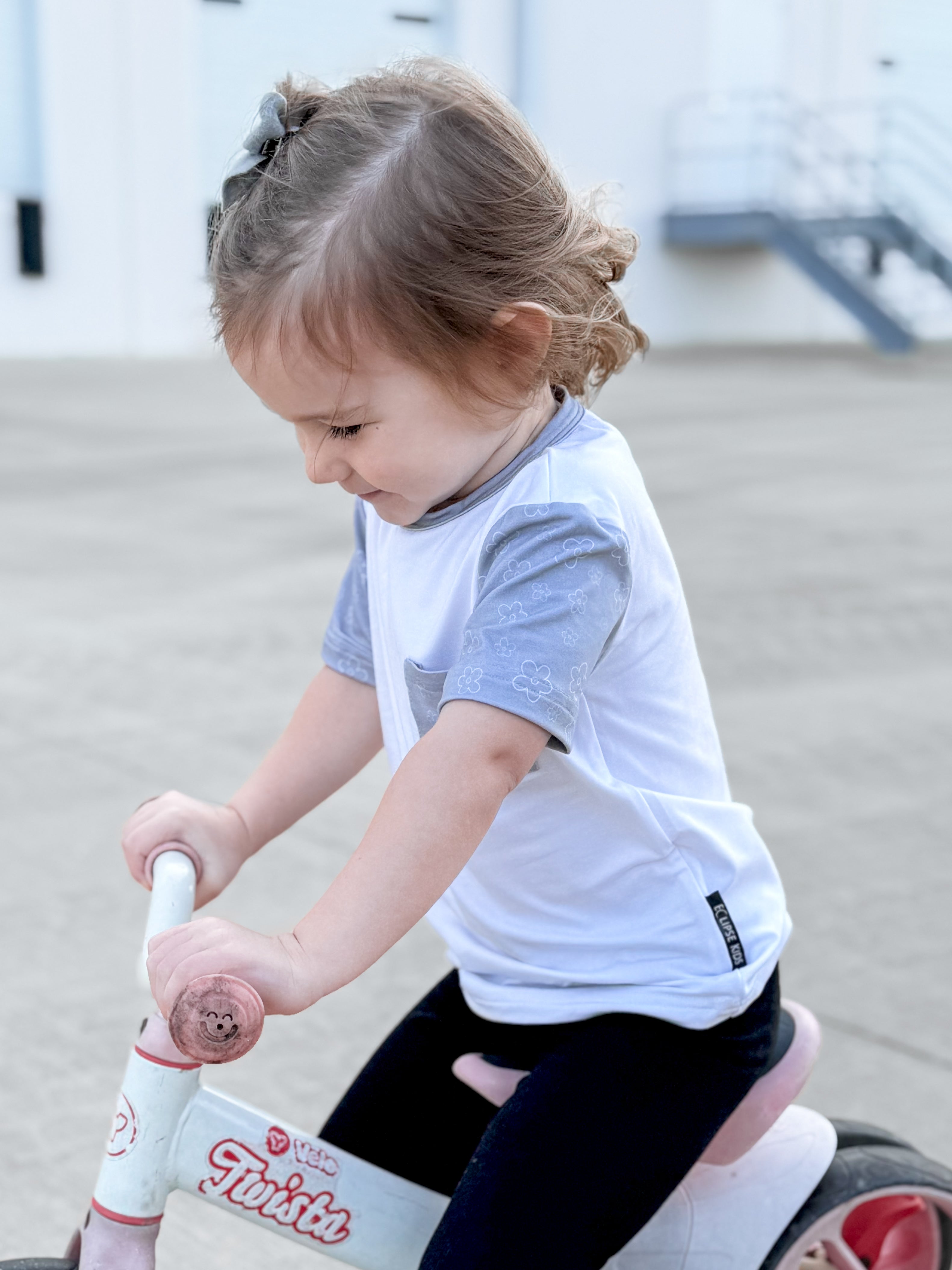 Bamboo Pocket Tee - Gray Daisies